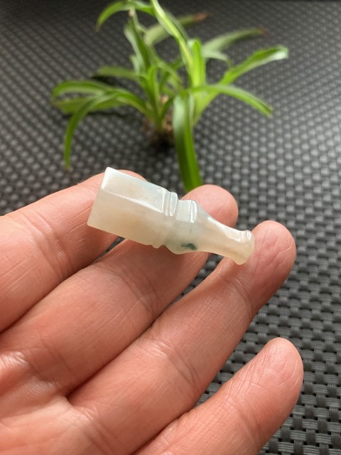 古玩玉器清代翡翠雕“煙嘴”拍賣,當前價格2300元