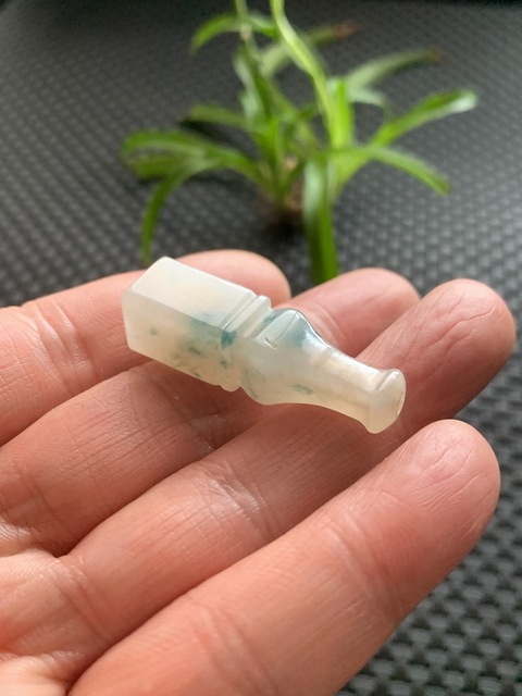 古玩玉器清代翡翠雕“煙嘴”拍賣,當前價格2300元