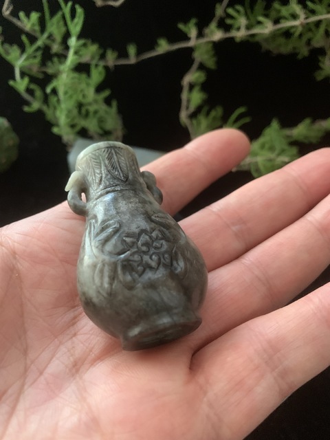 古玩玉器清代翡翠雕“花卉紋瓶”拍賣,當前價格18000元
