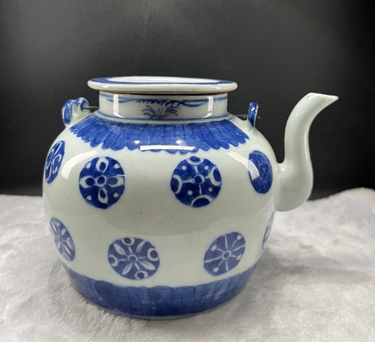 古玩陶瓷青花皮球花卉紋提梁壺拍賣，當前價格3800元