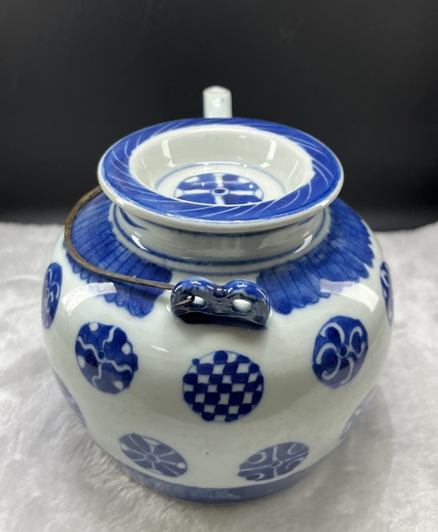 古玩陶瓷青花皮球花卉紋提梁壺拍賣，當前價格3800元