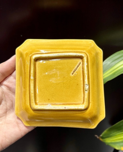 古玩陶瓷晚清·黃釉龍紋倭角小碟拍賣,當前價格1100元