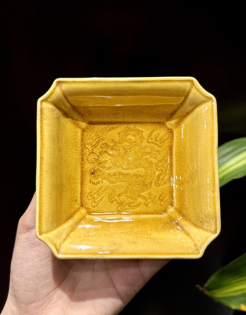 古玩陶瓷晚清·黃釉龍紋倭角小碟拍賣,當前價格1100元