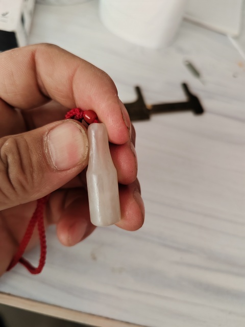 古玩玉器地方玉“素紋煙嘴”拍賣,當前價格1666元