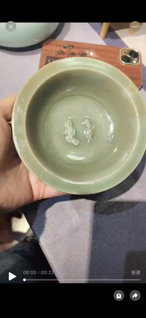 古玩陶瓷宋元·青釉模印雙魚紋折沿洗真品鑒賞圖
