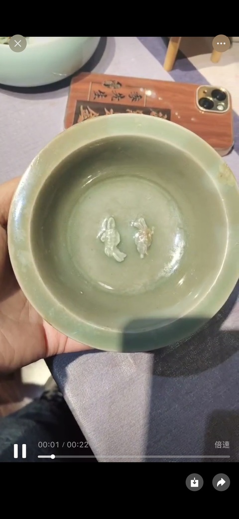 古玩陶瓷宋元·青釉模印雙魚紋折沿洗真品鑒賞圖