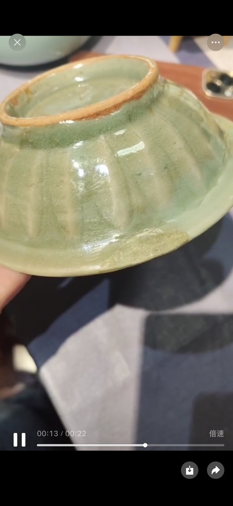 古玩陶瓷宋元·青釉模印雙魚紋折沿洗真品鑒賞圖