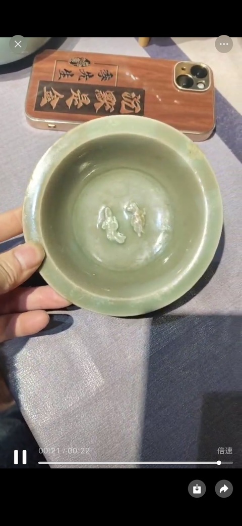 古玩陶瓷宋元·青釉模印雙魚紋折沿洗真品鑒賞圖