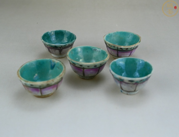 古玩陶瓷清中期 粉彩荷花小杯真品鑒賞圖