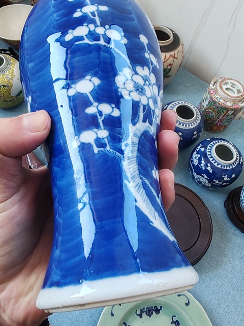 古玩陶瓷清晚期青花冰梅紋蓋瓶拍賣，當前價格2680元