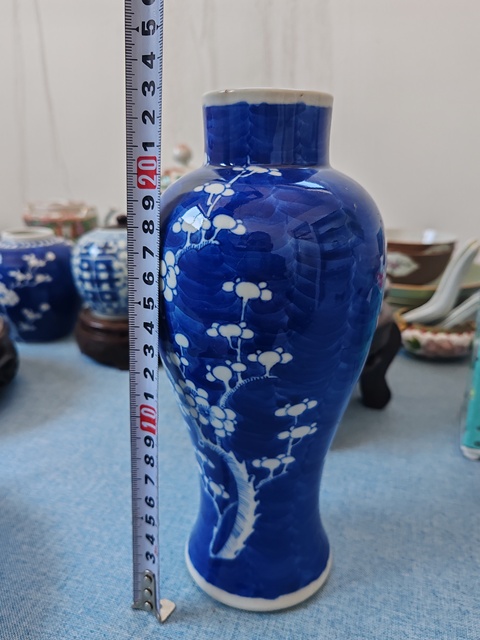 古玩陶瓷清晚期青花冰梅紋蓋瓶拍賣，當前價格2680元