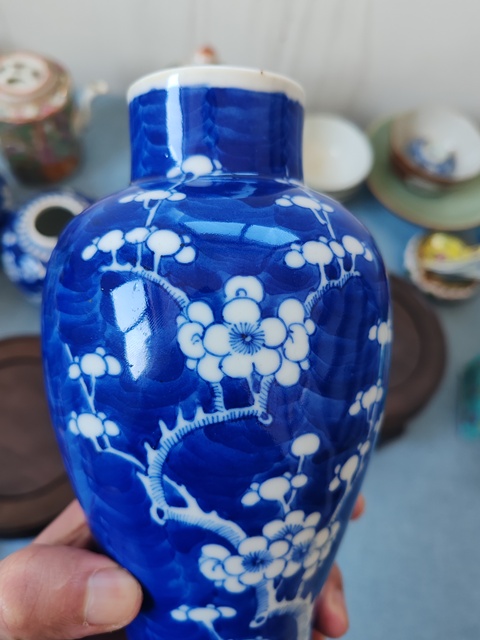 古玩陶瓷清晚期青花冰梅紋蓋瓶拍賣，當前價格2680元