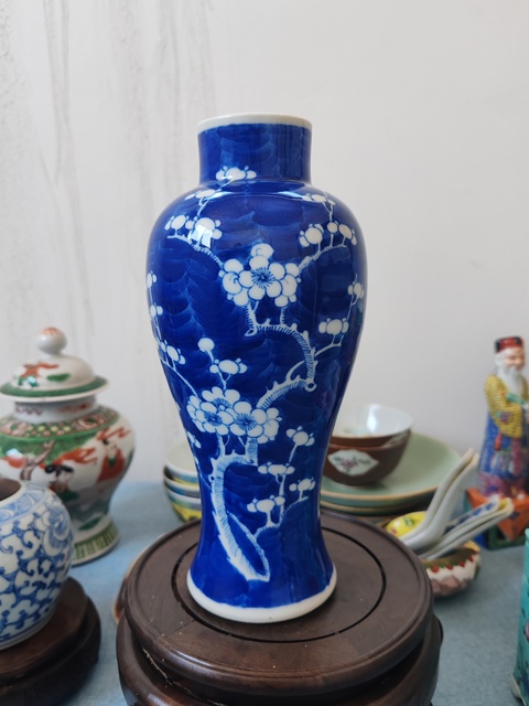 古玩陶瓷清晚期青花冰梅紋蓋瓶拍賣，當前價格2680元