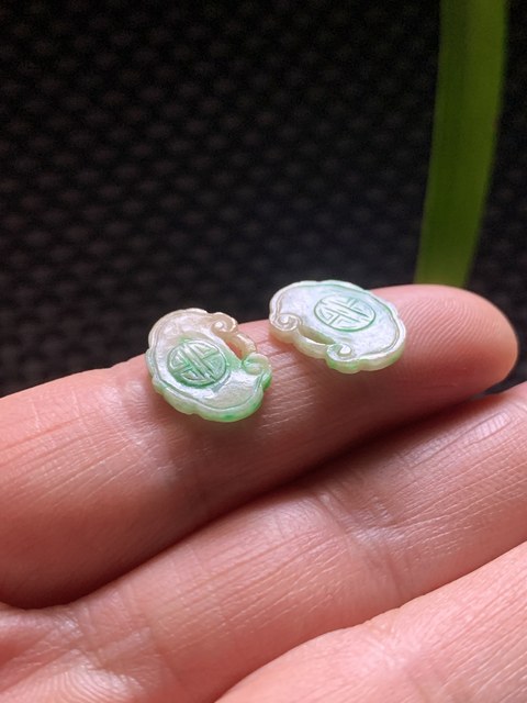 古玩玉器清代天然翡翠雕“如意”花片拍賣，當前價格9000元