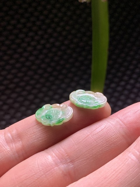 古玩玉器清代天然翡翠雕“如意”花片拍賣，當前價格9000元