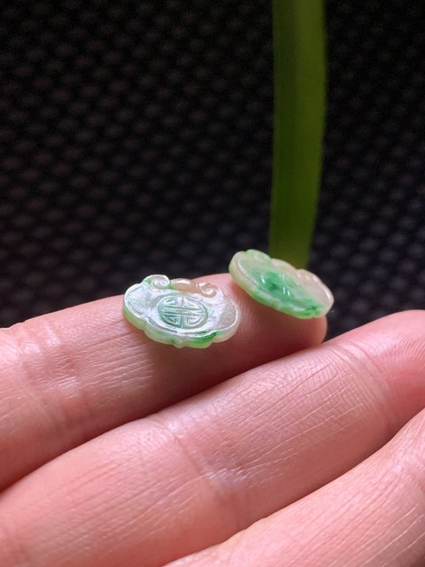 古玩玉器清代天然翡翠雕“如意”花片拍賣，當前價格9000元