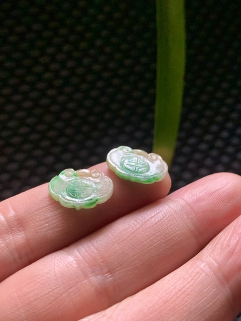 古玩玉器清代天然翡翠雕“如意”花片拍賣，當前價格9000元