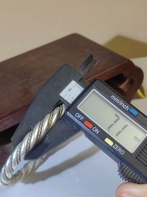 古玩雜項絞絲麻花型銀手鐲拍賣,當前價格999元