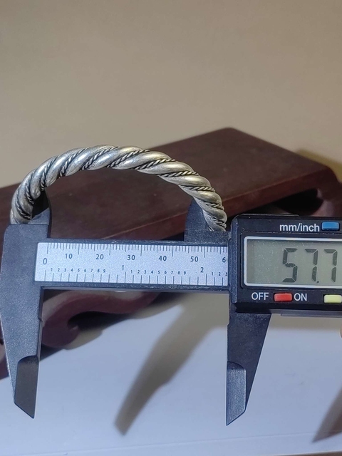 古玩雜項絞絲麻花型銀手鐲拍賣,當前價格999元