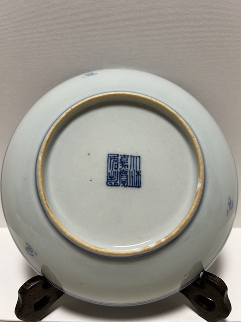 古玩陶瓷清·嘉慶本朝本款纏枝花卉紋青花盤拍賣，當前價格1888元