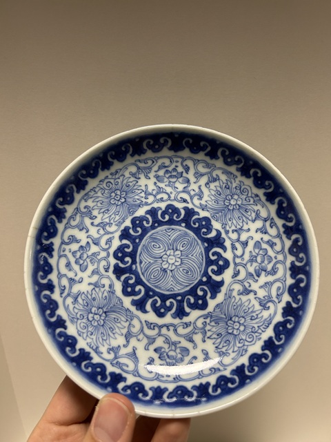 古玩陶瓷清·嘉慶本朝本款纏枝花卉紋青花盤拍賣，當前價格1888元