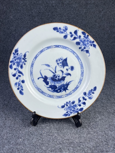 古玩陶瓷乾隆青花洞石花卉紋盤拍賣,當前價格900元