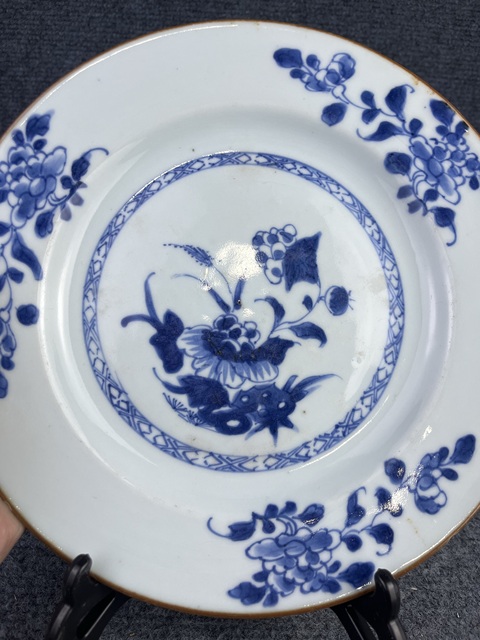 古玩陶瓷乾隆青花洞石花卉紋盤拍賣,當前價格900元