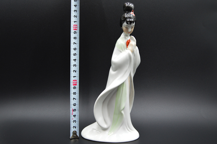 古玩陶瓷【楊玉芳】仕女人物塑像拍賣，當前價格1958元
