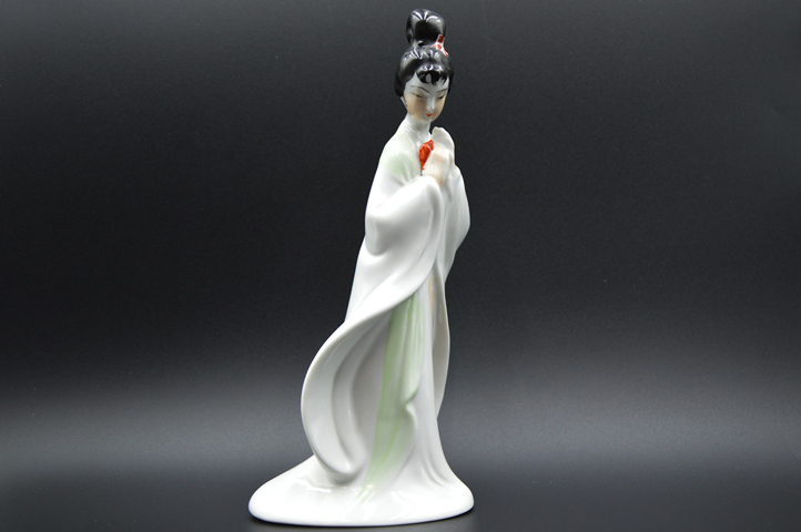 古玩陶瓷【楊玉芳】仕女人物塑像拍賣，當前價格1958元