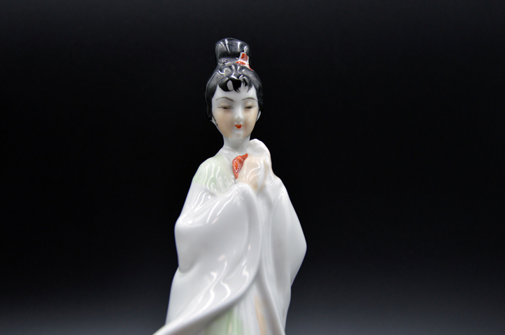 古玩陶瓷【楊玉芳】仕女人物塑像拍賣，當前價格1958元