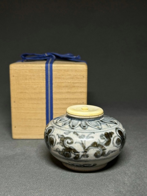 古玩陶瓷明代·回流青花纏枝花卉紋茶入拍賣，當前價格6568元