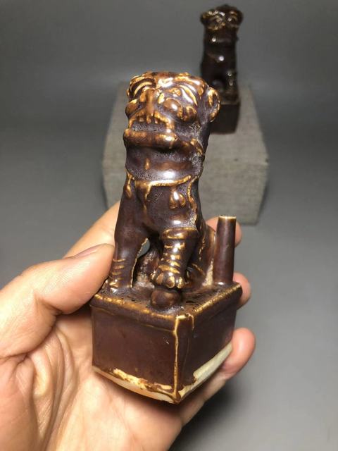 古玩陶瓷明,紫金釉獅子香插一對(duì)拍賣,當(dāng)前價(jià)格1200元