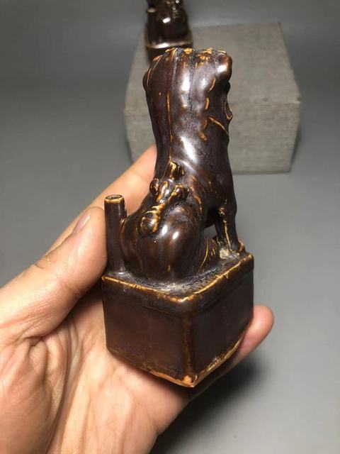 古玩陶瓷明,紫金釉獅子香插一對(duì)拍賣,當(dāng)前價(jià)格1200元