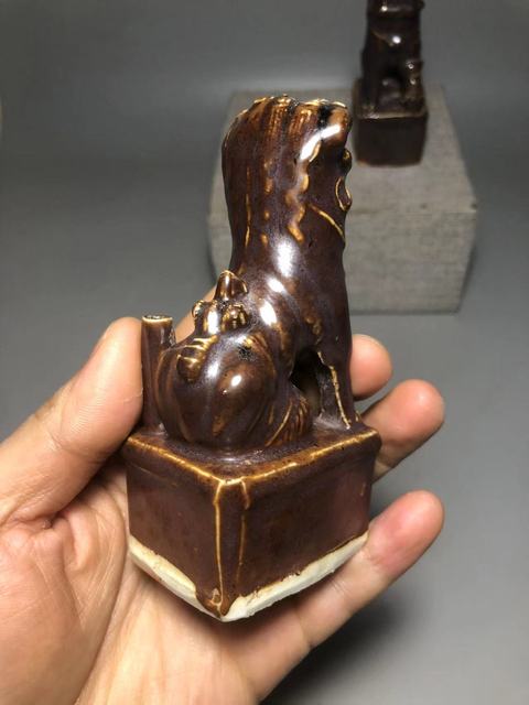 古玩陶瓷明,紫金釉獅子香插一對(duì)拍賣,當(dāng)前價(jià)格1200元