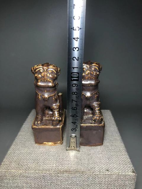 古玩陶瓷明,紫金釉獅子香插一對(duì)拍賣,當(dāng)前價(jià)格1200元