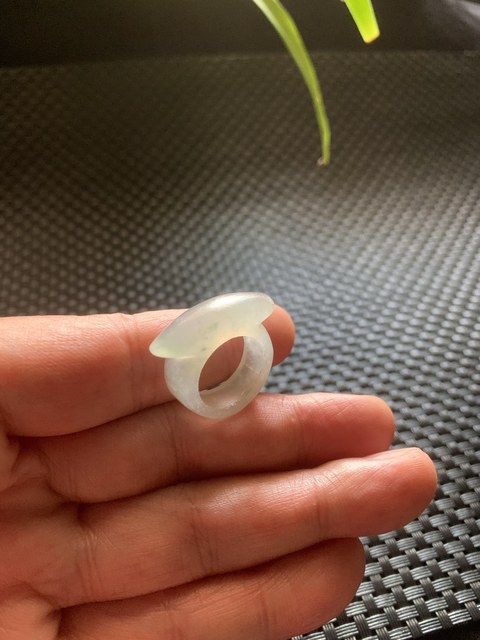 古玩玉器清代翡翠雕“素紋戒指”拍賣，當前價格2500元