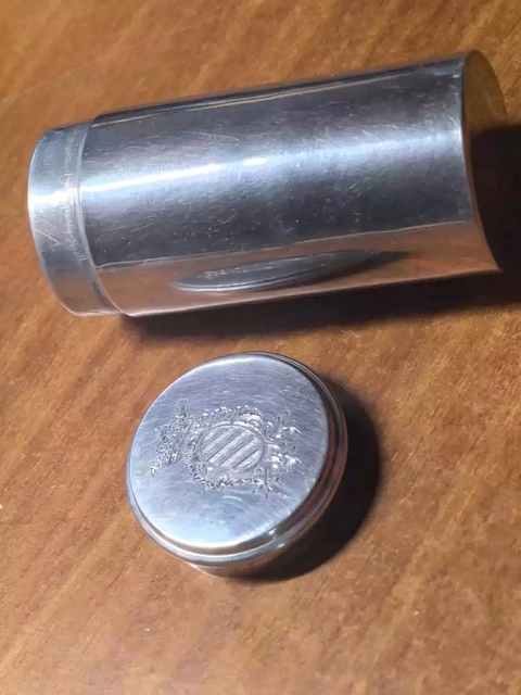 古玩雜項十九世紀葡***爵定制銀盒(帶紋章和名匠印記)拍賣,當前價格1680元