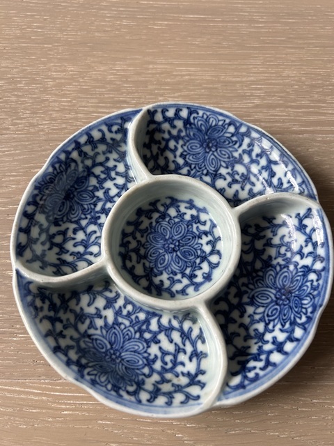 古玩陶瓷清乾隆青花格盤拍賣,當前價格5000元