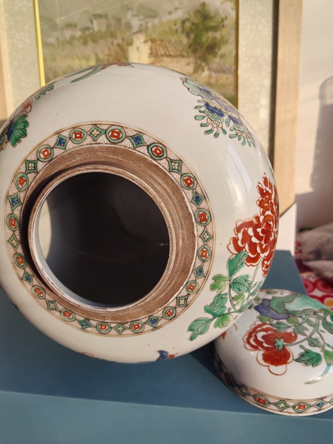 古玩陶瓷五彩花鳥紋蓋罐拍賣，當(dāng)前價(jià)格11800元