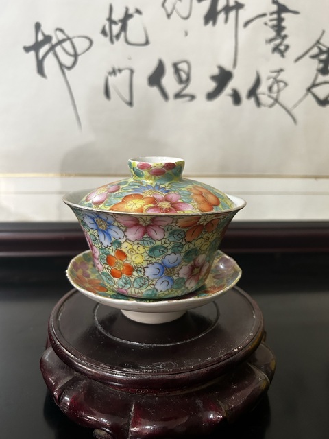 古玩陶瓷民國黃地粉彩百花不落地三才蓋碗拍賣,當前價格700元