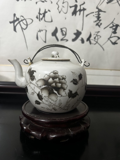 古玩陶瓷墨彩花卉紋茶壺拍賣,當(dāng)前價格999元