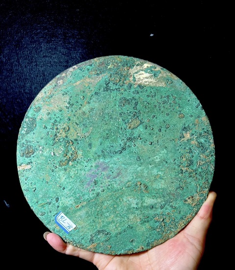 古玩銅器唐·四棱柿子葉紋鏡拍賣,當(dāng)前價(jià)格15000元