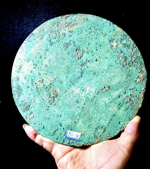 古玩銅器唐·四棱柿子葉紋鏡拍賣,當(dāng)前價(jià)格15000元