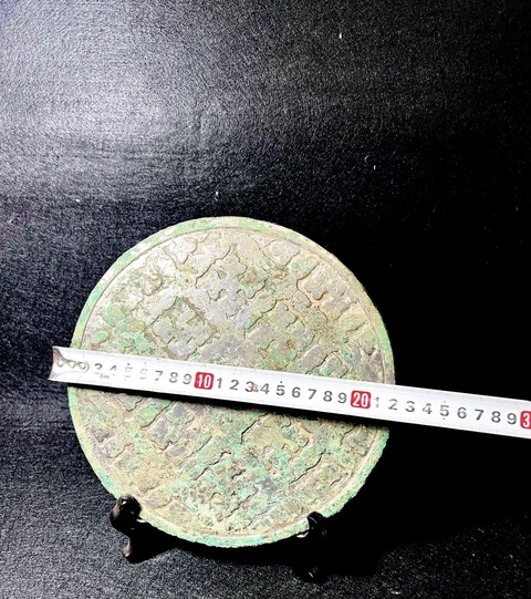 古玩銅器唐·四棱柿子葉紋鏡拍賣,當(dāng)前價(jià)格15000元