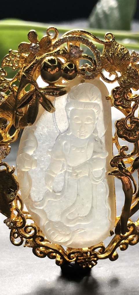古玩玉器幾十年翡翠“觀音”鑲嵌掛件拍賣,當前價格28000元