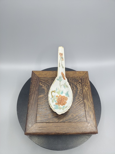 古玩陶瓷清同治?細(xì)路粉彩一品富貴瓜棱湯勺拍賣(mài),當(dāng)前價(jià)格680元