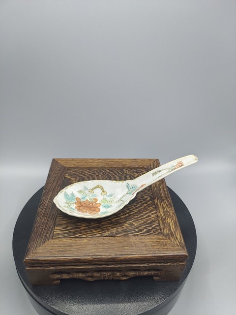 古玩陶瓷清同治?細(xì)路粉彩一品富貴瓜棱湯勺拍賣(mài),當(dāng)前價(jià)格680元