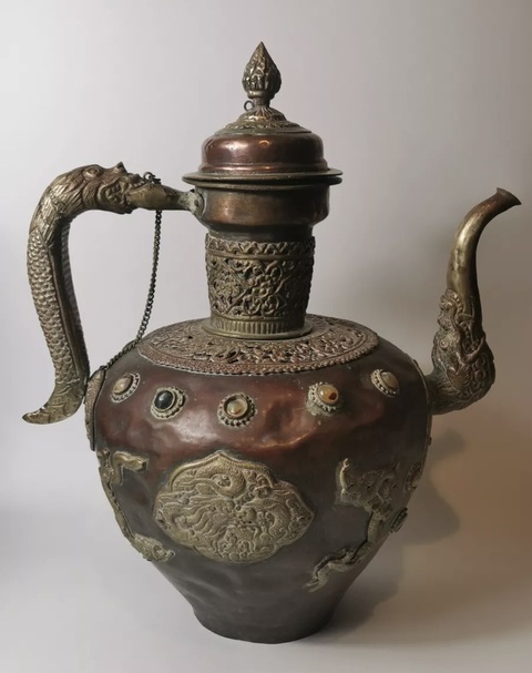 古玩銅器西藏大銅壺鑲嵌瑪瑙拍賣,當(dāng)前價格5000元