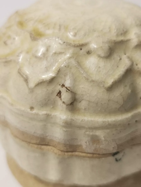 古玩陶瓷唐宋·蓮花印紋蓋盒拍賣,當前價格20000元