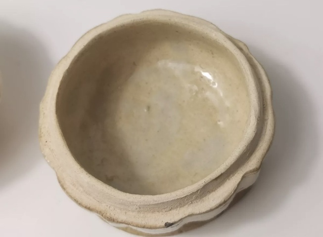 古玩陶瓷唐宋·蓮花印紋蓋盒拍賣,當前價格20000元